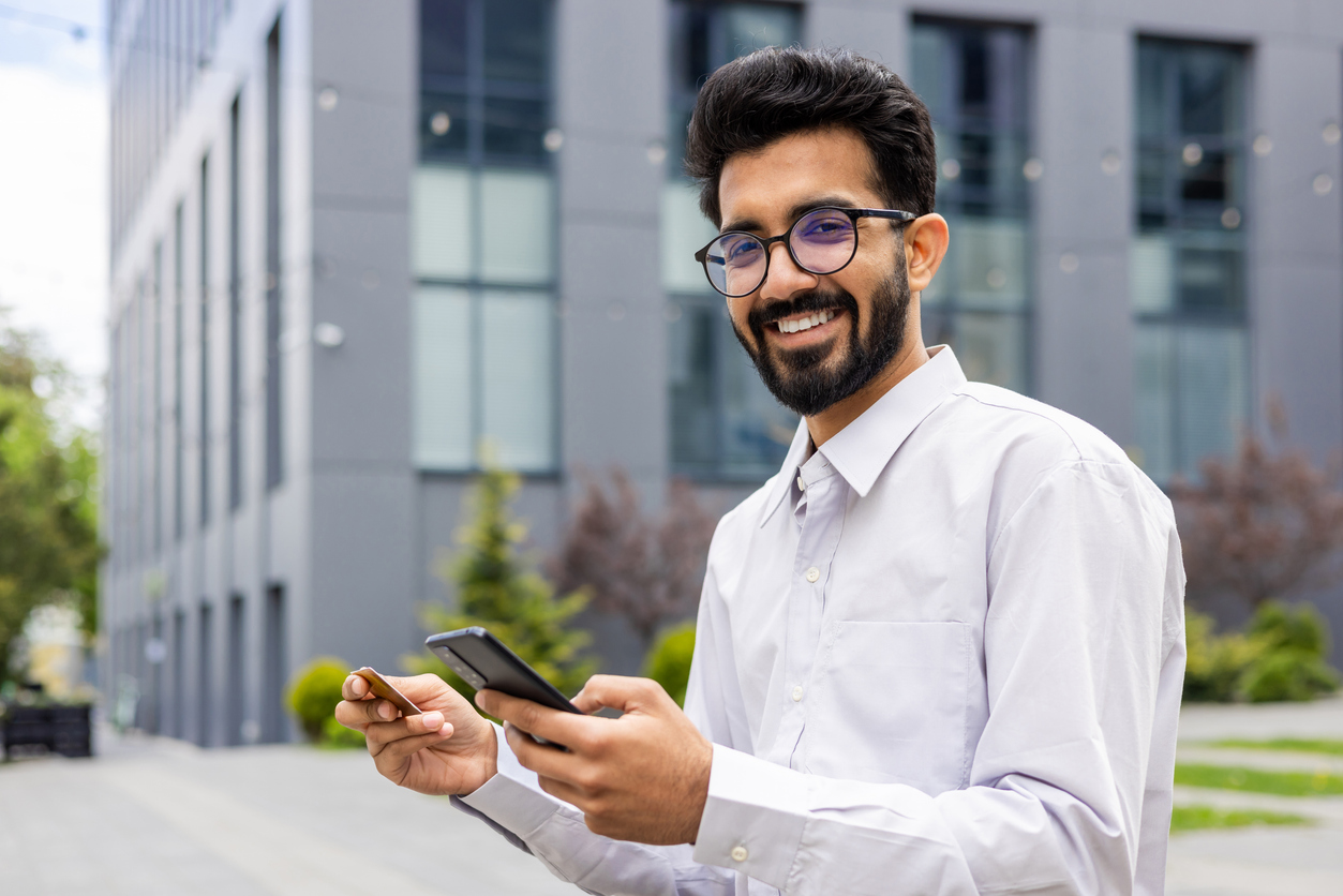 Image of a man holding cell phone